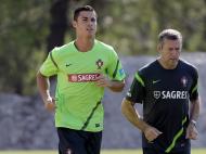 Seleção: Ronaldo aparece no treino