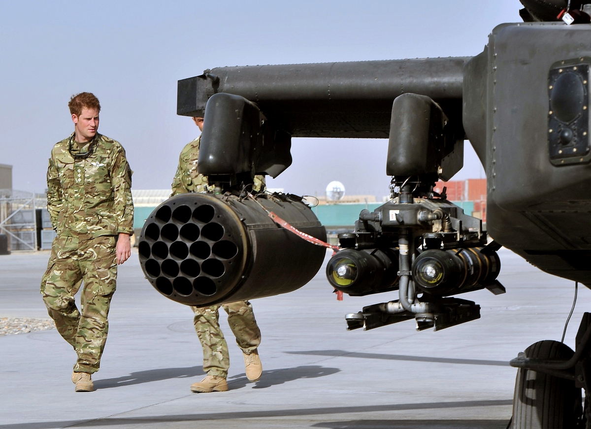 Príncipe Harry parte para o Afeganistão (Reuters)