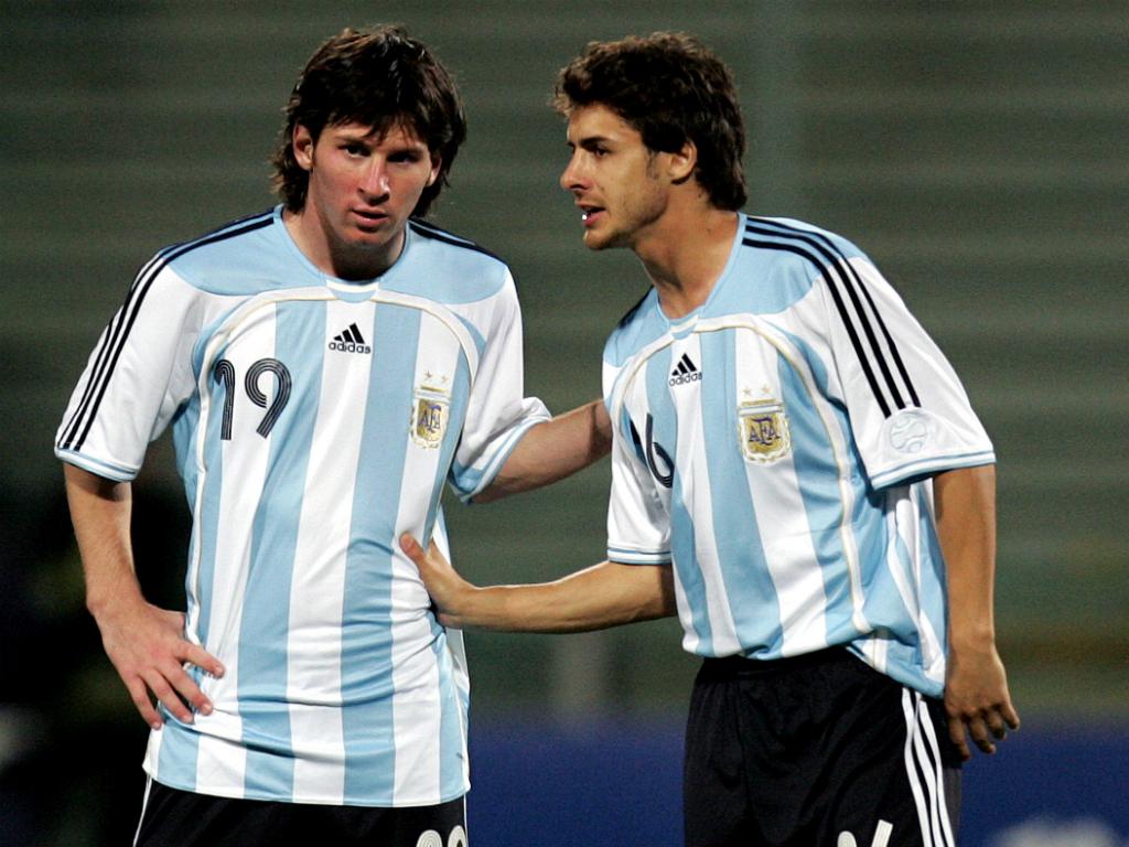 Messi e Aimar, em 2006, num particular com Angola (foto: Reuters)