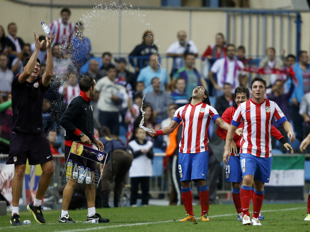 Falcao e Atl. Madrid: ombro a ombro com Barça, após vitória sobre o Málaga (2-1)