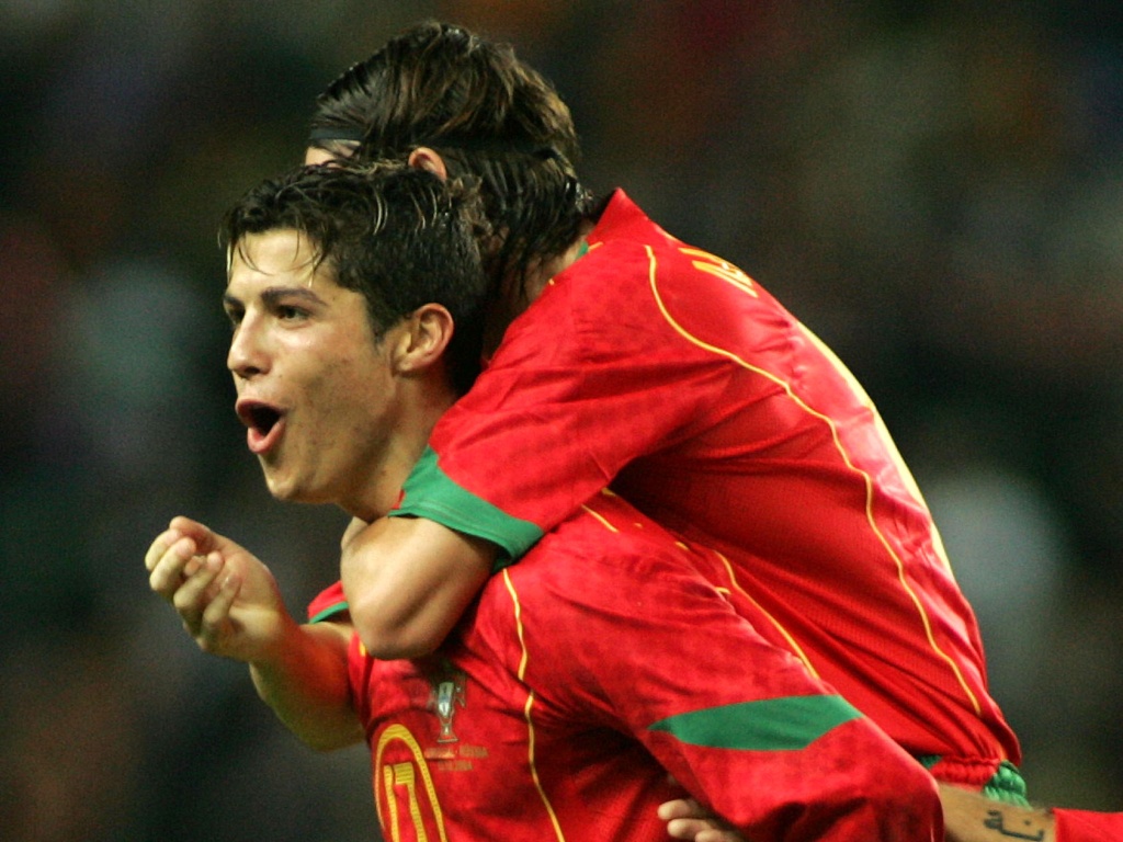 13 de Outubro de 2004: Portugal-Rússia, 7-1. Cristiano faz dois golos. A seleção vive um dos jogos mais felizes da última década e Ronaldo enche o campo.
