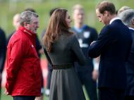 Duques de Cambridge visitam centros de treinos da seleção inglesa, o Saint George`s Park [Reuters]