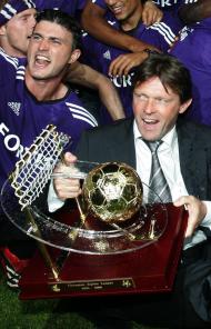 Frank Vercauteren quando era treinador do Anderlecht a festejar a vitória no campeonato belga