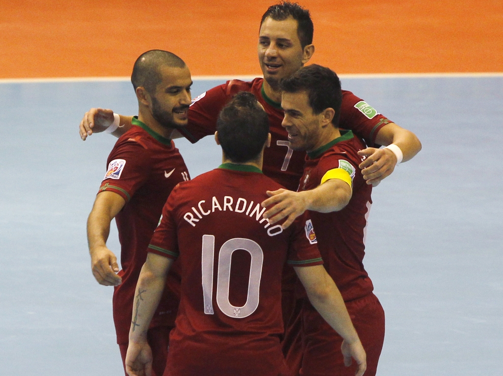 Portugal entra a golear no Mundial de futsal