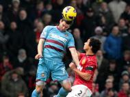 Matt Jarvis (West Ham) ganha a Rafael (M. United)