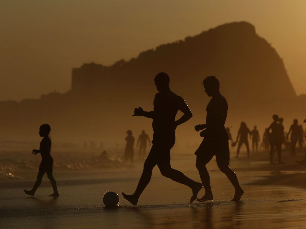 Frio? No Rio de Janeiro não se aguenta o calor (REUTERS/Pilar Olivares)