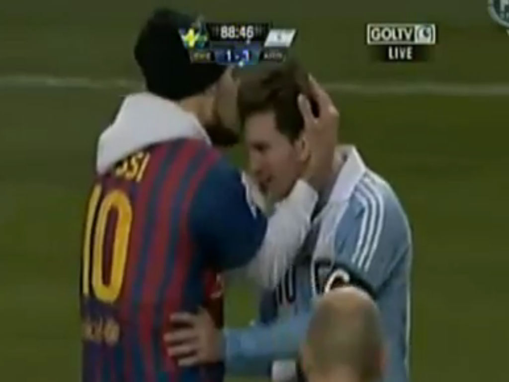 Messi beijou Messi