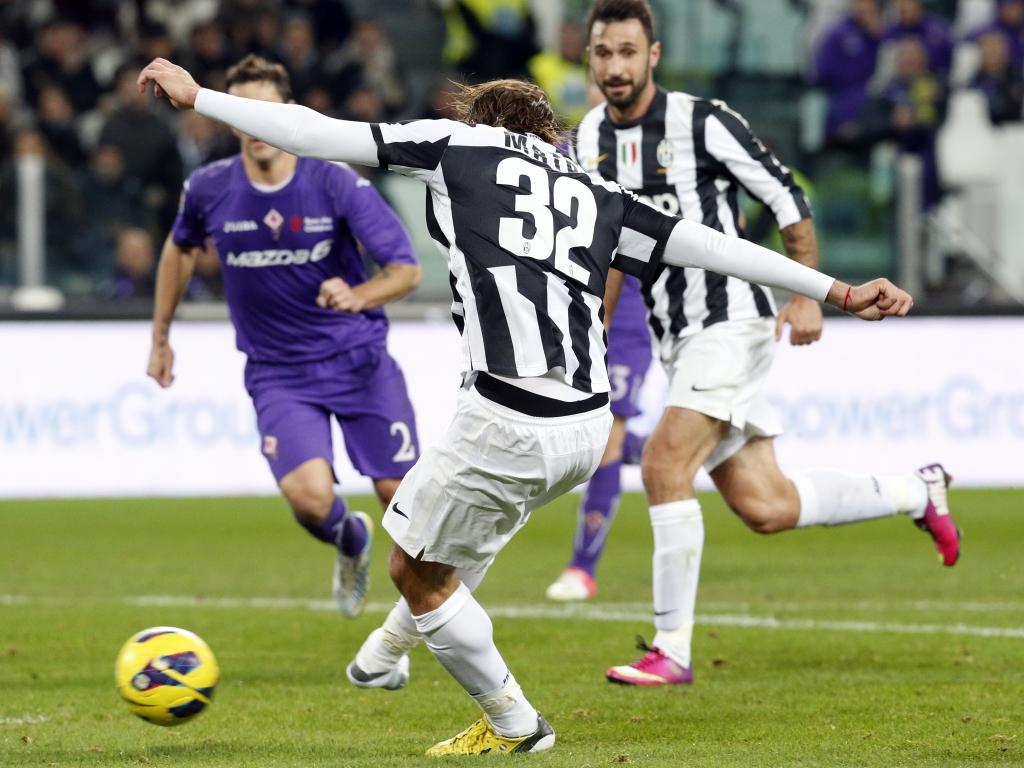 Juventus: Matri faz golo à Fiorentina descalço