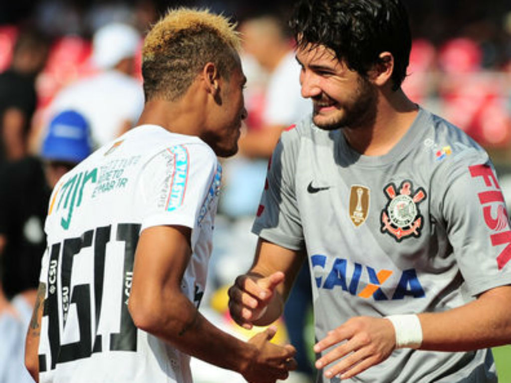 Neymar abraça Pato
