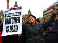 Celebrações pela morte de Thatcher [Reuters]