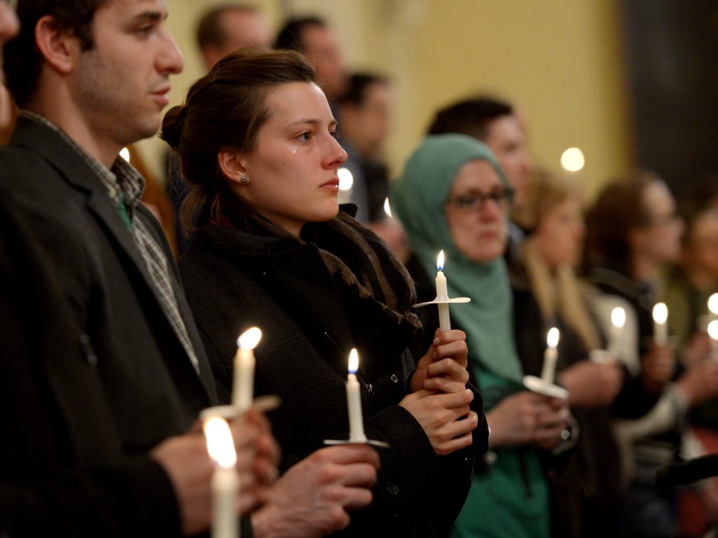 Vigília em homanagem às vítimas de Boston (EPA)