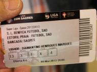 Adeptos do Benfica fazem fila para comprar bilhetes (MAISFUTEBOL/Sérgio Pereira)