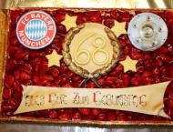 Bayern: plantel ofereceu bolo de aniversário a Heynckes (Twitter)