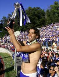 10/6/2001: Capucho festeja a conquista da Taça, diante do Marítimo, no último jogo de Fernando Santos no F.C. Porto (Reuters)
