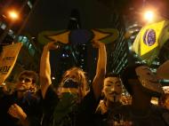 Manifestantes invadem Assembleia do Rio de Janeiro (EPA)
