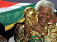 Mandela: esta também é história; com a Taça do Mundo, quando a África do Sul ganhou a organização do Mundial