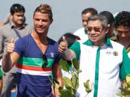 Ronaldo na Indonésia (EPA/MADE NAGI)