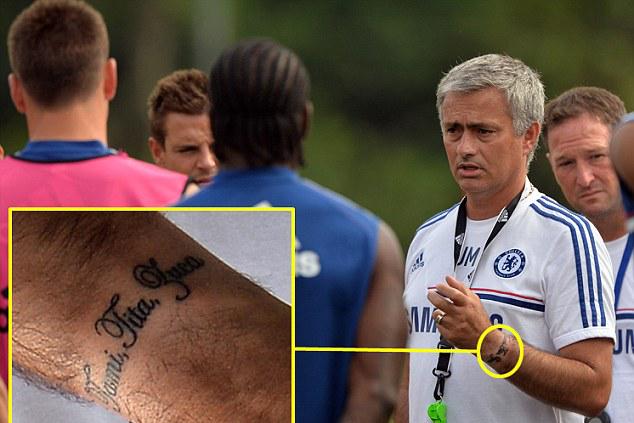 Mourinho adere às tatuagens [Foto: Chelsea]