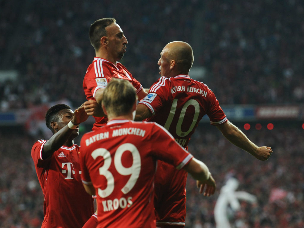 Robben festeja com Ribery
