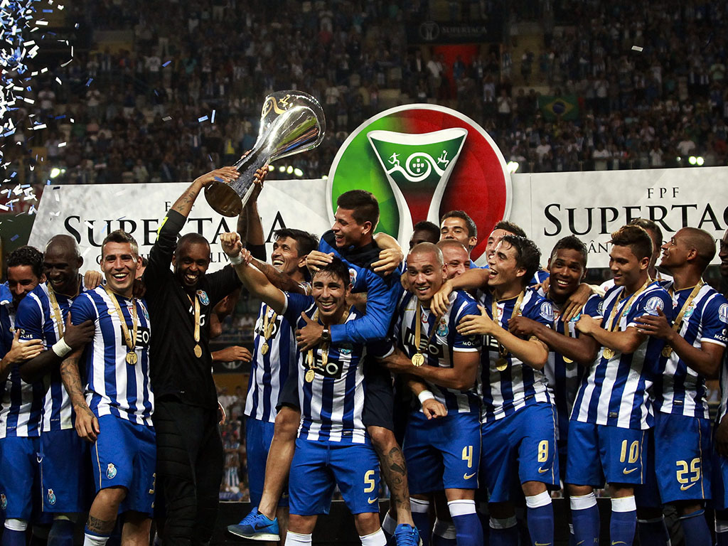 FC Porto celebra vitória da Super Taça (LUSA)