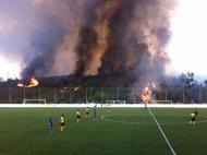 Incêndio em Gondomar ameaça estádio (foto: Pedro Pinheiro)