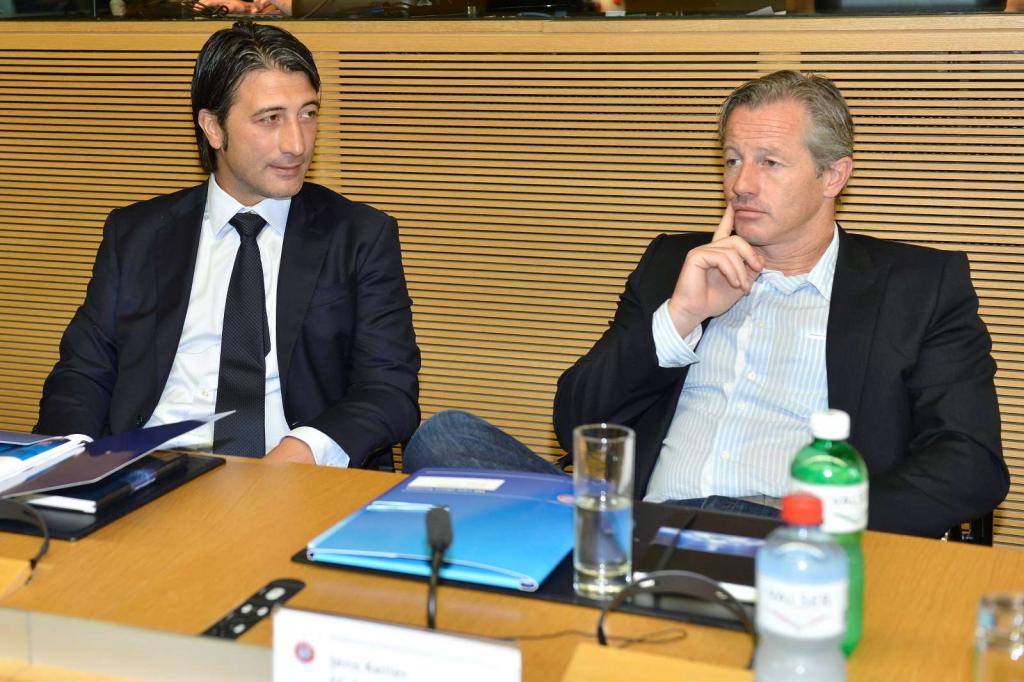 Treinadores de Elite da UEFA: Yakin (Basileia) e Keller (Schalke)