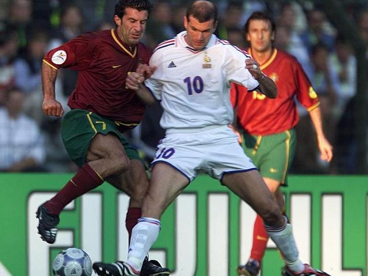 Luís Figo e Zinedine Zidane no Euro 2000 (Reuters)