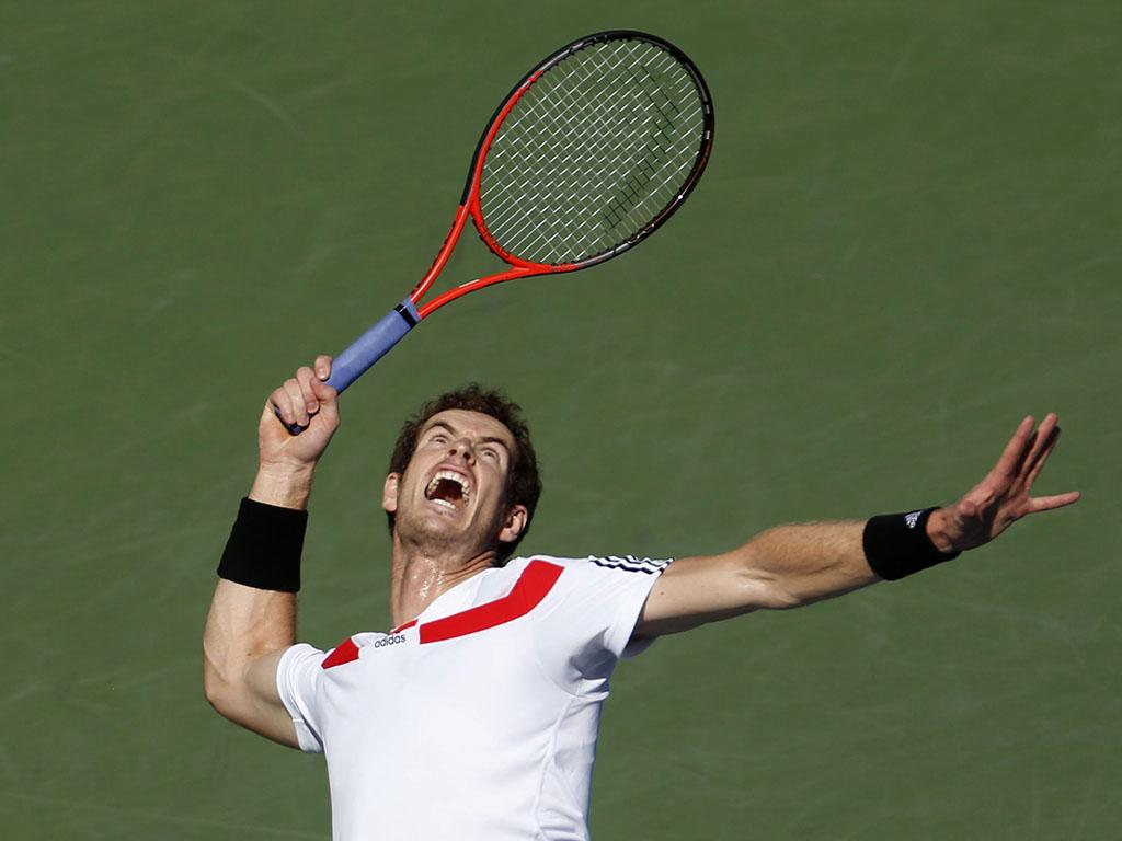 «FOOOORÇA!!» - Andy Murray serve a bola durante uma partida no Open dos EUA (Reuters)