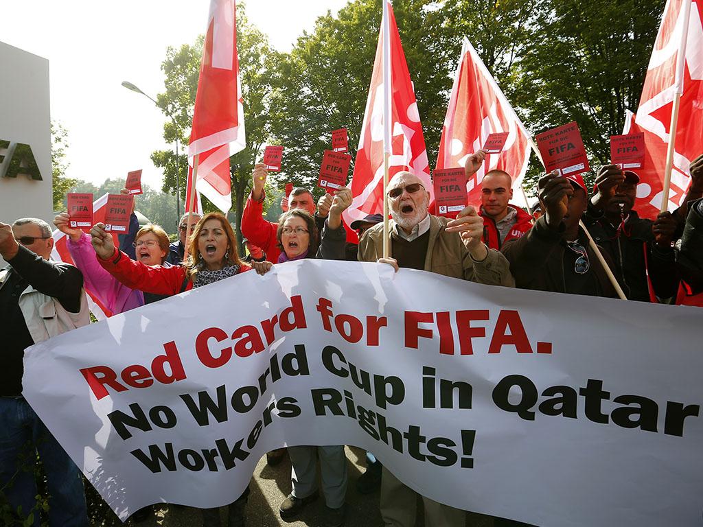 Protestos de trabalhadores contra Mundial no Qatar chegam à sede da FIFA (Reuters)