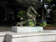 Roland Garros: a estátua de René Lacoste na Praça dos Mosqueteiros [Foto: Luís