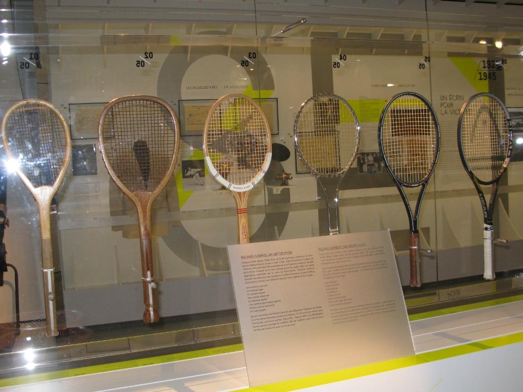 Museu da Federação Francesa de Ténis: a evolução das raquetes [Foto: Luís Mateus]
