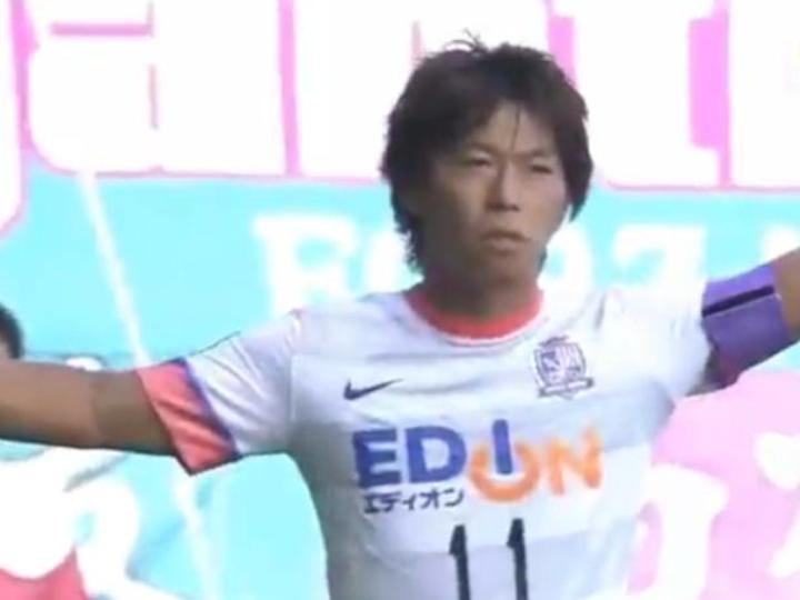 Hisato Sato (Sanfrecce Hiroshima) marca um golaço