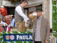Guardiola festeja com cerveja na Oktoberfest (LUSA)
