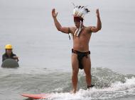Concurso de Surf no Halloween, California (REUTERS)