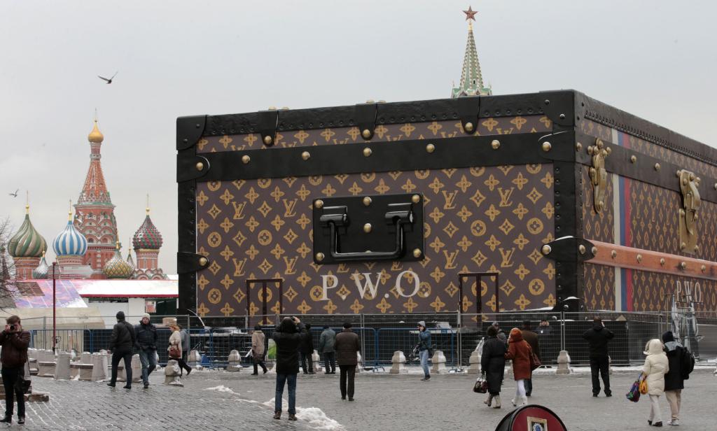 Louis Vuitton obrigada a desmontar pavilhão instalado na Praça Vermelha, na Rússia Foto: Reuters