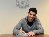Luis Suárez renova (foto: site oficial do Liverpool)