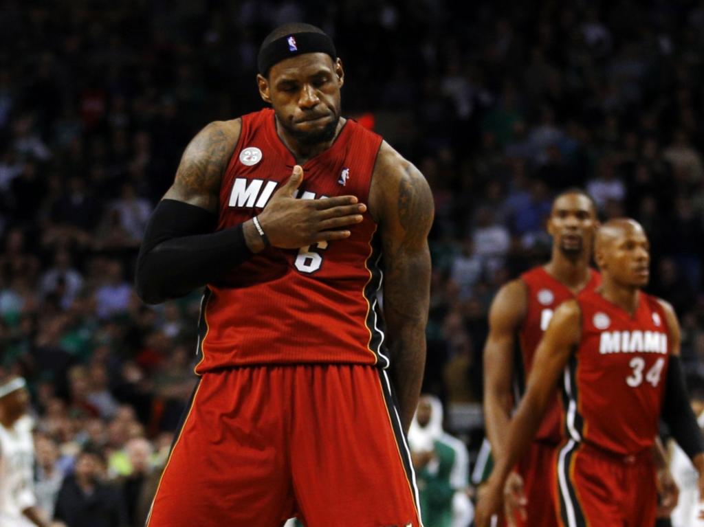 Março: LeBron James a aquecer para o bicampeonato dos Miami Heat