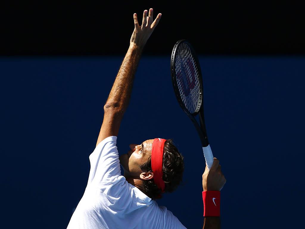 Roger Federer já treina no Open da Austrália (REUTERS)