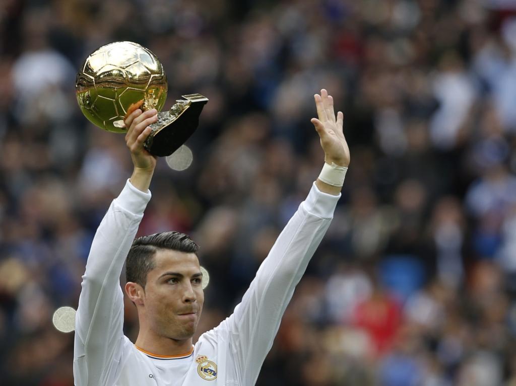Cristiano Ronaldo oferece Bola de Ouro ao Bernabéu