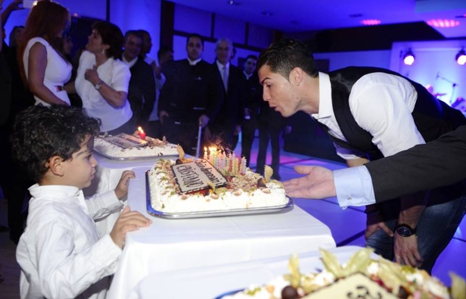 Cristiano Ronaldo e o filho (Foto: reprodução)