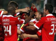 Nuno Gomes festeja o seu último pelo Benfica, em Paços de Ferreira (Reuters)