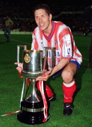 O doblete do Atlético em 1996: Simeone com a Taça do Rei