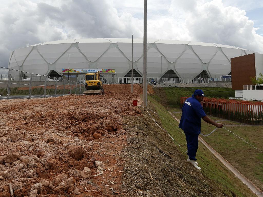 Estádio de Manaus em acabamentos (Reuters)