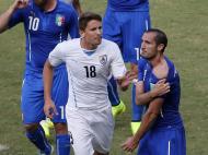 Luis Suarez morde Chiellini durante Itália - Uruguai