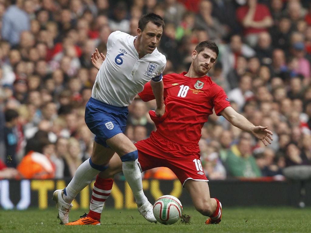 John Terry e Ched Evans (Reuters/Stefan Wermuth)