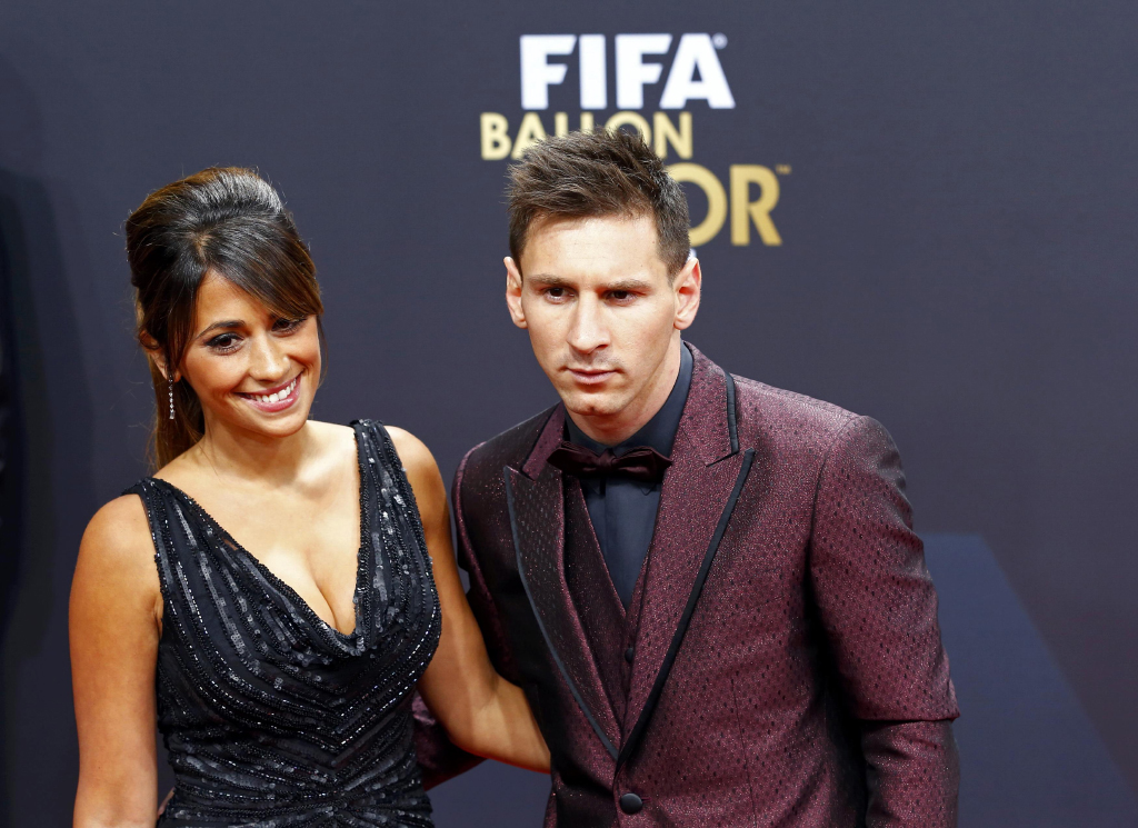 Lionel Messi  e Antonella Roccuzzo - Cerimónia de entrega da Bola de Ouro em Zurique Foto: Reuters