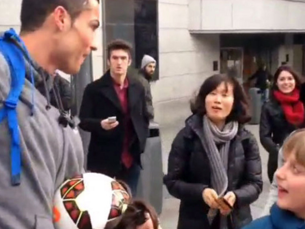 Novo vídeo de Ronaldo disfarçado de «mendigo» em Madrid