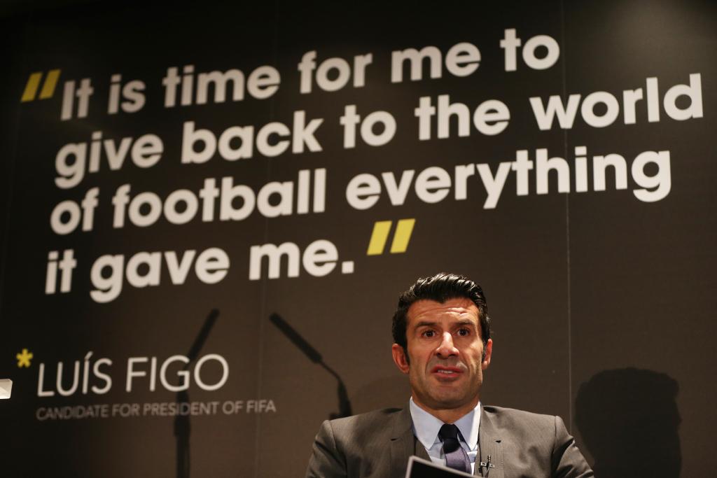Luís Figo apresenta candidatura à presidência da FIFA no Estádio de Wembley Foto: Reuters