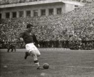 Puskas: golo pela Hungria à Escócia, em 1955
