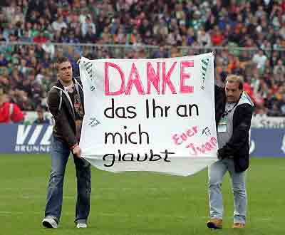 Klasnic agradece aos adeptos do Werder Bremen